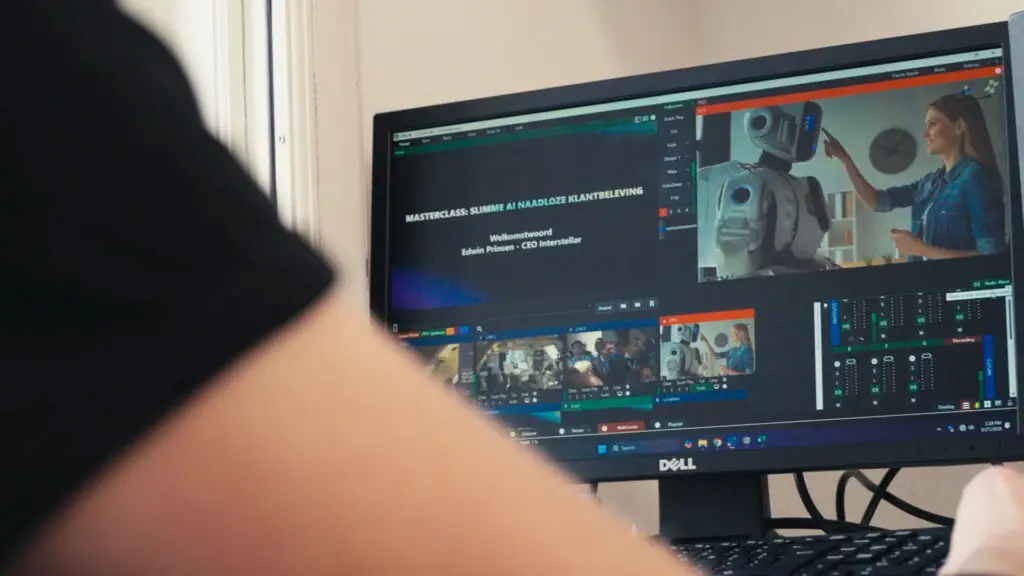 Computer met livestream software waarop verschillende camera hoeken te zien zijn.